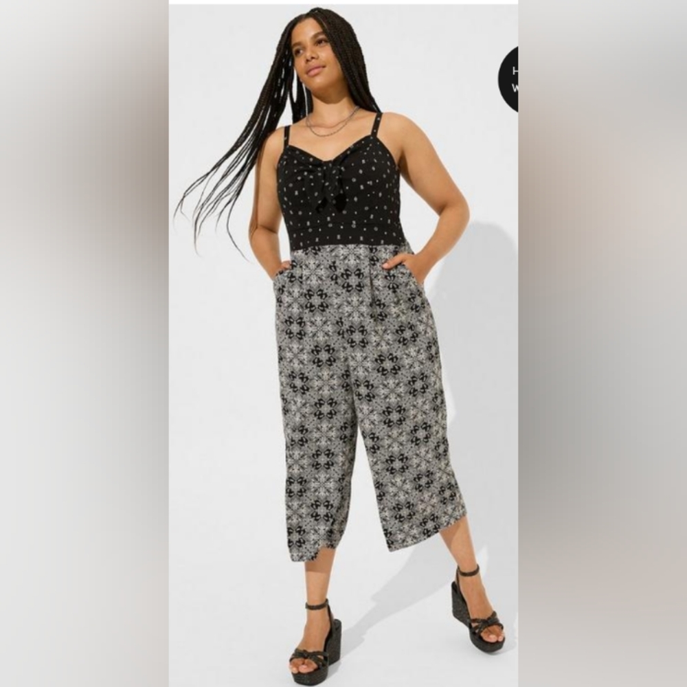 New Torrid 3X(22/24) Tie Front Culotte Jumpsuit-Stretch Challis Geo Blac…